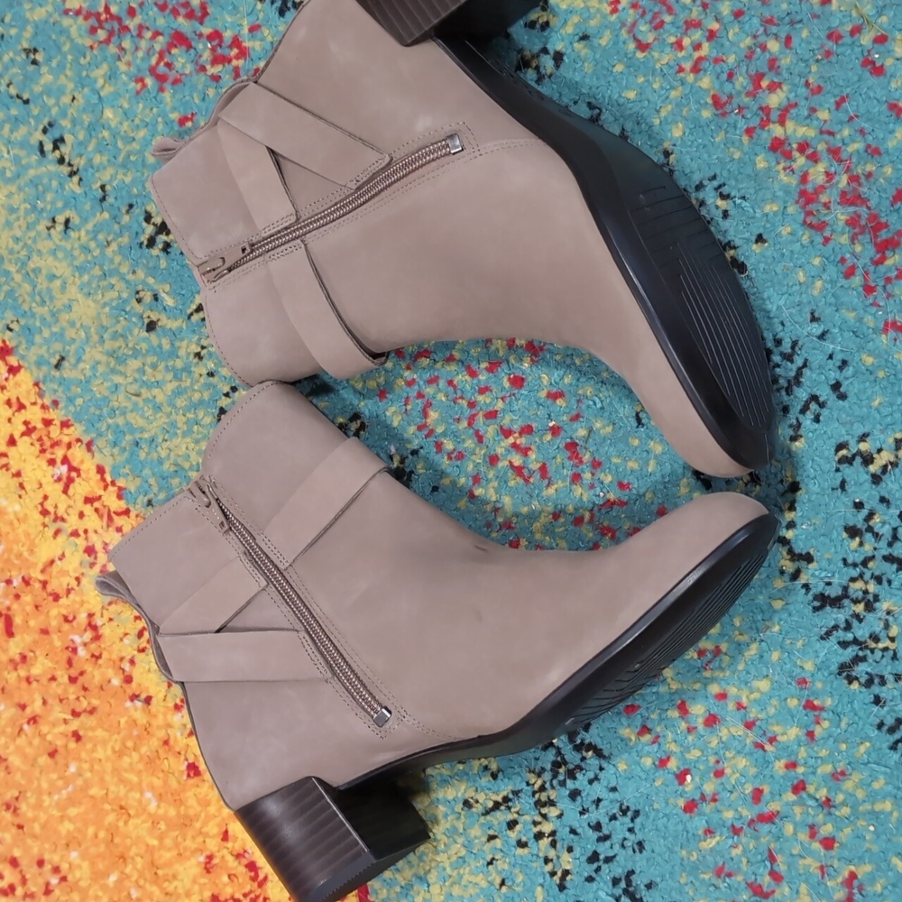 Ecco Boots - Picture 2 of 9